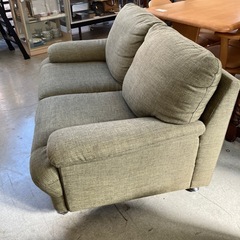 A2511-266 2人掛けソファ モスグリーン 脚付き 底部破れ有り 毛玉色あせ有りの画像