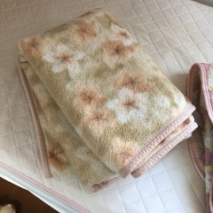 まもなく処分収納付きシングルベッド、マットレスつきの画像