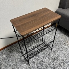 ニトリ サイドテーブル「シェルフィ2」ミドルブラウン マガジンラック付きの画像