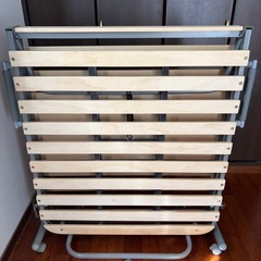 折りたたみベッドフレームの画像