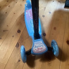 子供用キックボードの画像