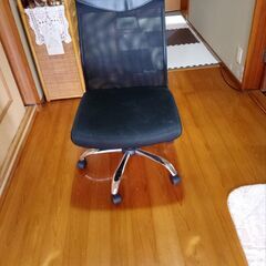 キャスター付き椅子の画像