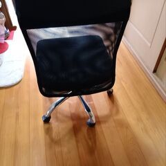 キャスター付き椅子の画像