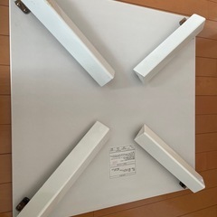 白色テーブル　60cm×60cmの画像