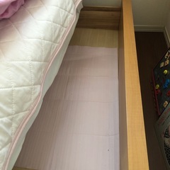 まもなく処分収納付きシングルベッド、マットレスつきの画像