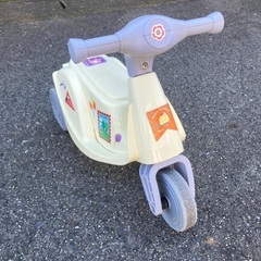ノレッタ　子供乗り物　三輪バイクの画像