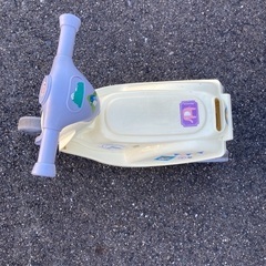 ノレッタ　子供乗り物　三輪バイクの画像