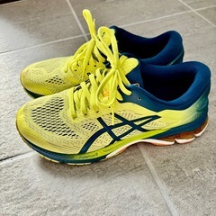 アシックス　ランニングシューズ　26.0 イエローの画像