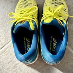 アシックス　ランニングシューズ　26.0 イエローの画像