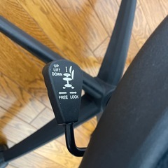 袖付きイスの画像