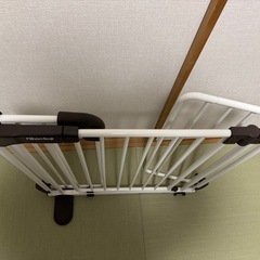おくだけとおせんぼ おくトビラ ホワイトスチール ベビーゲートの画像