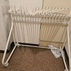 ズボン掛けを無料で配布します。の画像