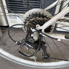 ６段変速 クロスバイク ホワイト スタンド付き 白 自転車 700×28C 通勤 通学 札幌市手稲区の画像