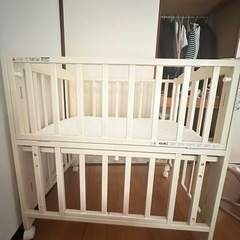 ベビーベッドの画像