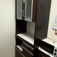 空気清浄機、食器棚、ダイニングテーブル、ベンチ、いす、椅子の画像