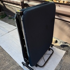折り畳みベットの画像