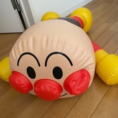 アンパンマンの上に乗るおもちゃの画像