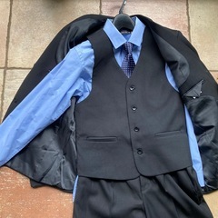 小学校の卒業式などに　男子スーツの画像