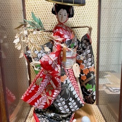 ガラスケース人形の画像