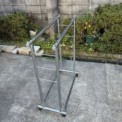 ハンガーラック　ラック　物干し　ステンレス　2列　キャスター付き　高さ9段階調整可能　中古の画像