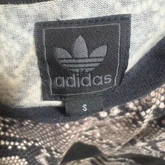 adidasオリジナルTシャツの画像