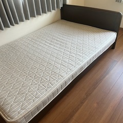 セミダブルベッドの画像