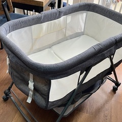 ベビーベッドの画像