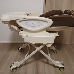 aprica 電動ベビーゆりかご&チェア、リクライニングの画像