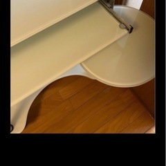 キャスター付きガラスPC台の画像