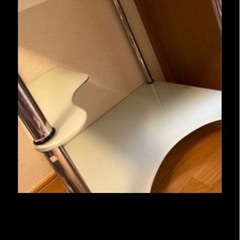 キャスター付きガラスPC台の画像