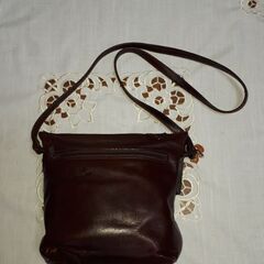 本革ショルダーバッグの画像