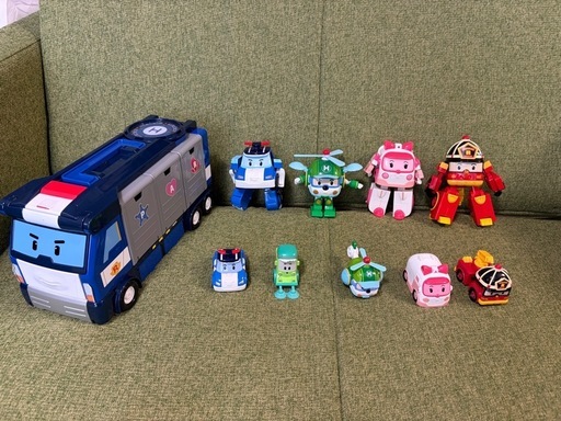 ※ロボカーポリーの確認がめん画面です。