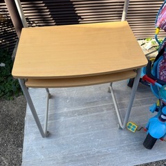 パソコンデスクの画像