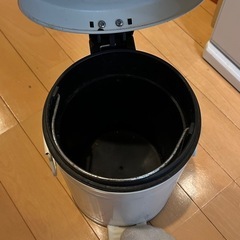 ゴミ箱の画像