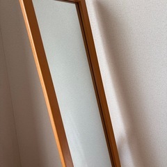 木製スタンドミラーの画像