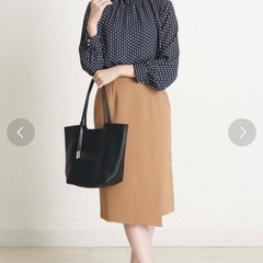 ブラウン タイトスカート スリット入りの画像