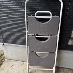 折りたたみ3段脚立　無料で差し上げますの画像