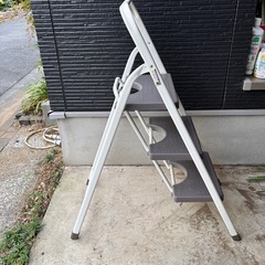 折りたたみ3段脚立　無料で差し上げますの画像