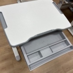 【残り3セット】学習机・椅子　高さ調整可能　引き出し付きの画像