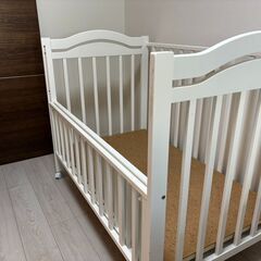 2歳まで使える・しっかり安定・きれいな状態✨　ベビーベッド　木製　の画像