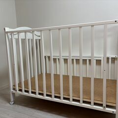 2歳まで使える・しっかり安定・きれいな状態✨　ベビーベッド　木製　の画像