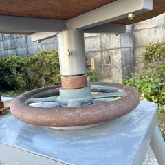 展示台　イス　作業台　回転式　鉄製　天板木製　高さ調整可能　ストッパー付きキャスター　中古　の画像