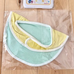 【新品未開封】ベビー用品セット＊ウェットシートの蓋&スタイの画像