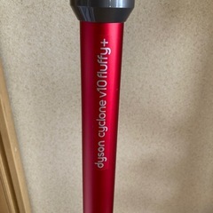 ダイソン掃除機　dyson　v10fluffy+ 専用充電スタンドアタッチメント6種付の画像