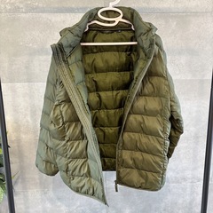 UNIQLO KIDS ウォームパデッドパーカ 140 オリーブ 中綿 アウターの画像