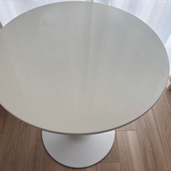 カフェテーブルの画像