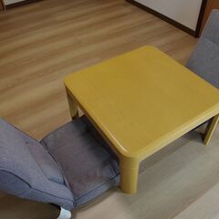 こたつと座椅子のセットの画像