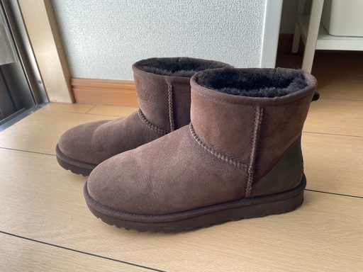 UGGのレディースショートブーツ