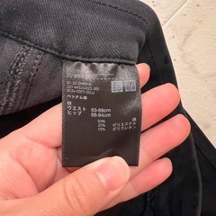 UNIQLO くるぶし丈　ズボンの画像