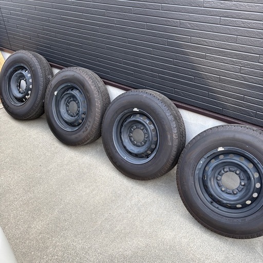 新車外し　ハイエース200系　8型　ホイール4本　ホイールキャップ新品未開封　スペアタイヤ1本